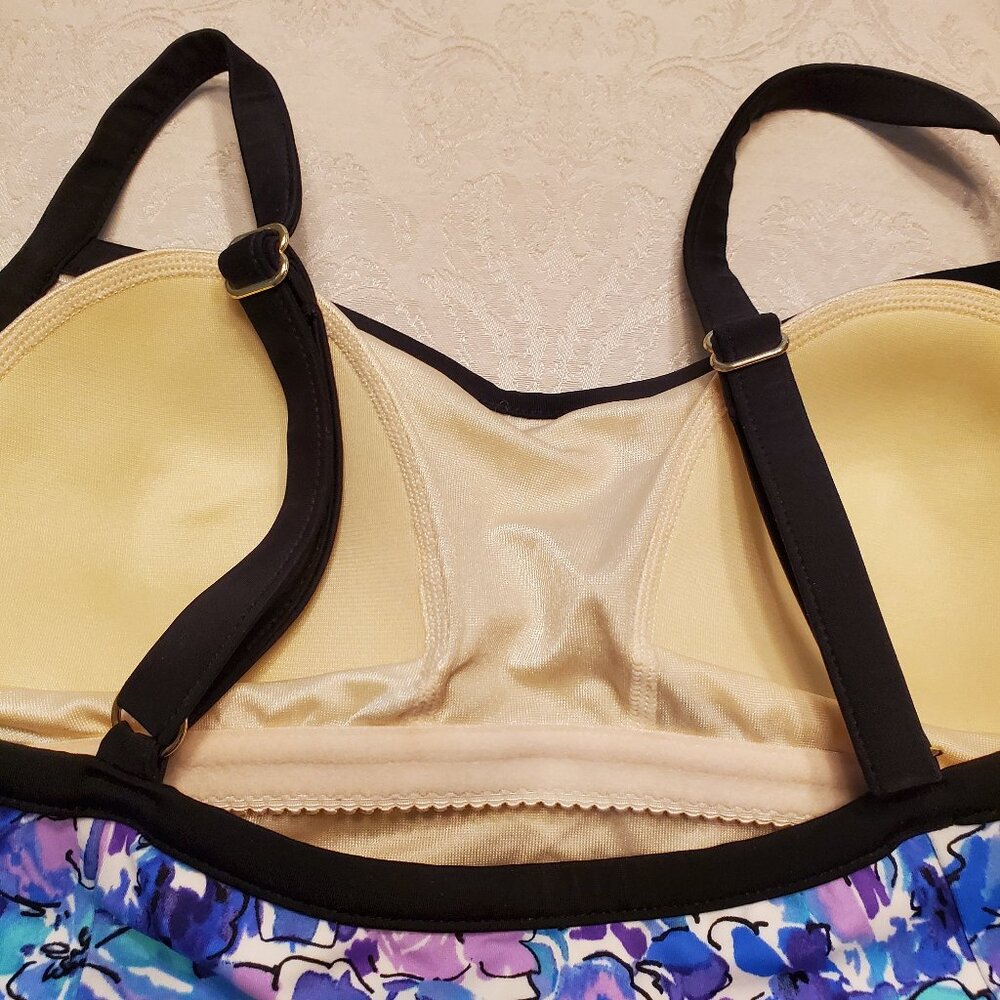 Swimsuits - Picture 3 of 6